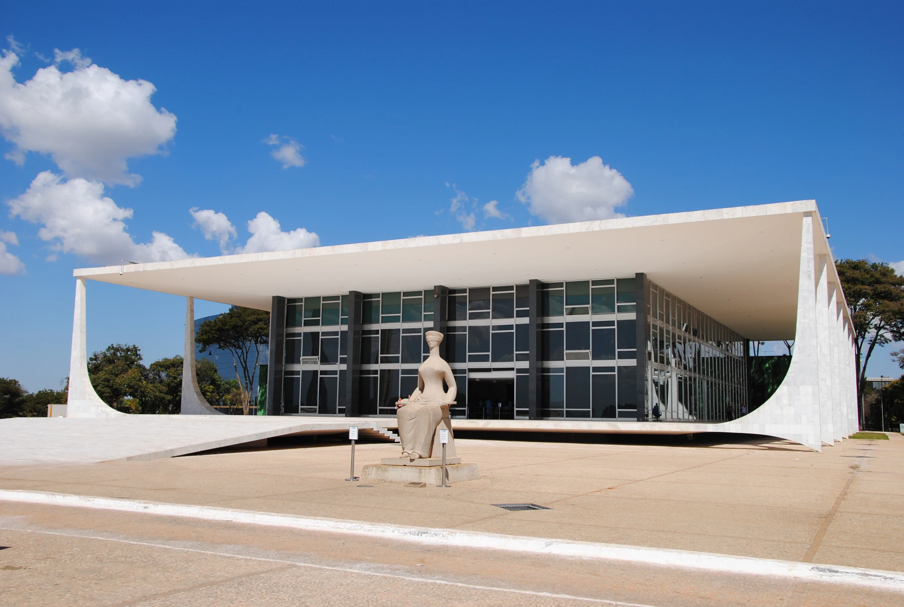 STF Afasta Idade Mínima da Aposentadoria Especial: Quais São os Efeitos Práticos da Decisão?